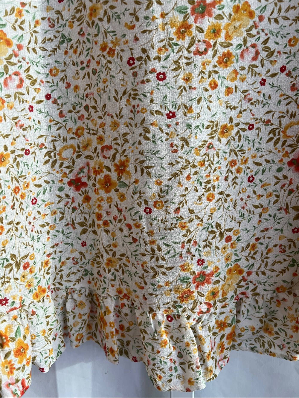 Rose & Thme Cream Floral V-Neck Ruffle Hem Blouse - Picture 11 of 16